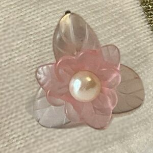 VTG AVON 70s Pink Lucite Flower Clip on Earrings Faux Pearl Approx 65 yrs old.